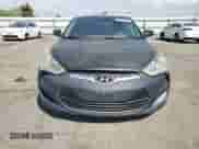 2012 Hyundai Veloster w/Red Int z VIN KMHTC6ADXCU067366, wystawiony jako Copart lot #70573895 z przebiegiem 358 079 mil mil oraz Czysty tytuł • Clean title. Historia ofert i sprzedaży dostępna na DreamBid. Obrazek 5.