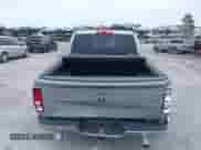 2019 Ram 1500 Express z VIN 1C6RR7KT7KS743055, wystawiony jako IAAI lot #41298661 z przebiegiem 57 536 mil mil oraz . Historia ofert i sprzedaży dostępna na DreamBid. Obrazek 16.