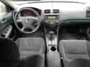 2004 Honda Accord LX z VIN 1HGCM56334A176574, wystawiony jako Copart lot #51586345 z przebiegiem 234 500 mil mil oraz Szkoda całkowita • Salvage title. Historia ofert i sprzedaży dostępna na DreamBid. Obrazek 8.