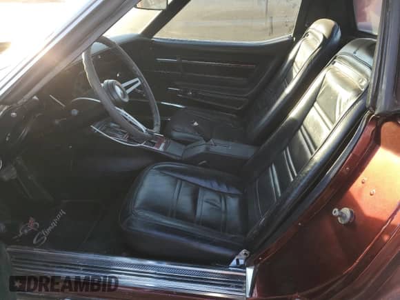 1975 Chevrolet Corvette с VIN 1Z37J5S420913, выставлен на аукционе Copart как лот 84151324 с пробегом 14 446 миль миль и Списание • Salvage title. История ставок и продаж доступна на DreamBid. Изображение 7.