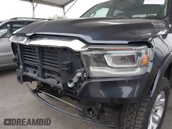 2020 Ram 1500 Laramie z VIN 1C6SRFRT4LN352298, wystawiony jako IAAI lot #42814922 z przebiegiem 59 893 mil mil oraz . Historia ofert i sprzedaży dostępna na DreamBid. Obrazek 6.