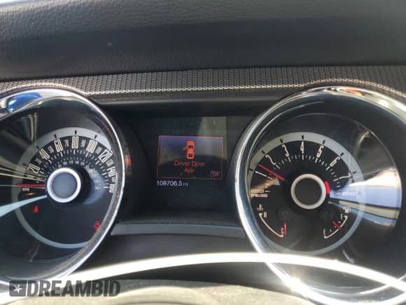 2013 Ford Mustang GT Premium z VIN 1ZVBP8CF4D5268350, wystawiony jako Copart lot #83868615 z przebiegiem 108 706 mil mil oraz Szkoda całkowita • Salvage title. Historia ofert i sprzedaży dostępna na DreamBid. Obrazek 9.