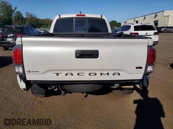 2022 Toyota Tacoma SR z VIN 3TYSZ5AN0NT080091, wystawiony jako Copart lot #70502085 z przebiegiem 72 221 mil mil oraz Szkoda całkowita • Salvage title. Historia ofert i sprzedaży dostępna na DreamBid. Obrazek 6.