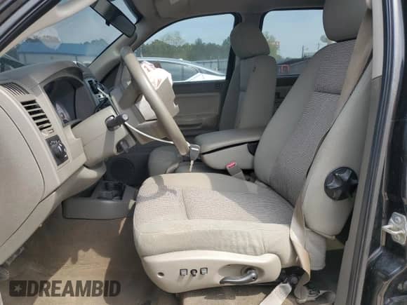 2007 Dodge Dakota SLT с VIN 1D7HE48K57S258939, выставлен на аукционе Copart как лот 53356405 с пробегом 85 464 миль миль и Списание • Salvage title. История ставок и продаж доступна на DreamBid. Изображение 7.