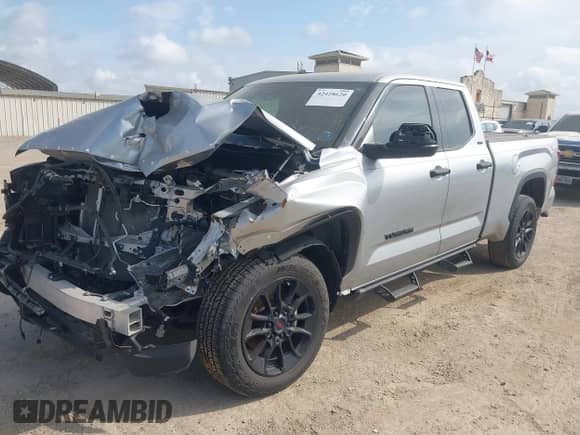 2023 Toyota Tundra SR5 с VIN 5TFLA5DAXPX063117, выставлен на аукционе IAAI как лот 42428620 с пробегом 60 409 миль миль и . История ставок и продаж доступна на DreamBid. Изображение 17.