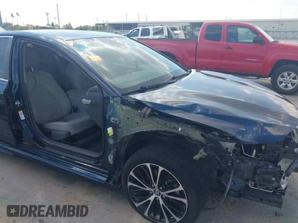 2019 Toyota Camry SE z VIN 4T1B11HK5KU709158, wystawiony jako IAAI lot #43355088 z przebiegiem 108 413 mil mil oraz . Historia ofert i sprzedaży dostępna na DreamBid. Obrazek 6.