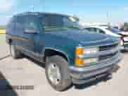 1998 Chevrolet Tahoe z VIN 1GNEK13R8WJ356061, wystawiony jako IAAI lot #43215978 z przebiegiem 197 716 mil mil oraz . Historia ofert i sprzedaży dostępna na DreamBid. Obrazek 1.