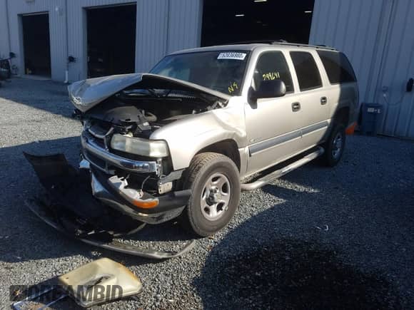 2000 Chevrolet Suburban LS с VIN 3GNEC16T0YG177411, выставлен на аукционе Copart как лот 52036980 с пробегом 299 641 миль миль и На запчасти • Non repairable. История ставок и продаж доступна на DreamBid. Изображение 2.
