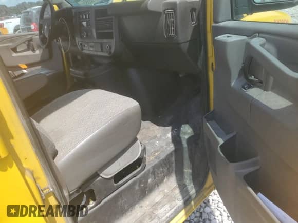2020 Chevrolet Express Cargo с VIN 1GCWGAFPXL1252272, выставлен на аукционе Copart как лот 62793995 с пробегом 293 647 миль миль и Списание • Salvage title. История ставок и продаж доступна на DreamBid. Изображение 8.