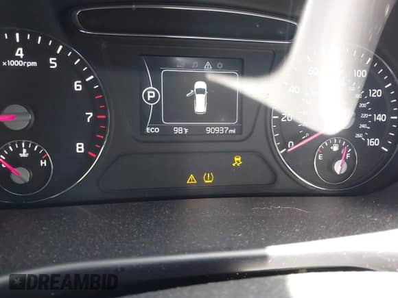 2018 Kia Sorento L with VIN 5XYPG4A30JG346748, listed as a IAAI auction lot 42620689 with 90,937 mi miles and . Bid and sale history available at DreamBid. Image 7.