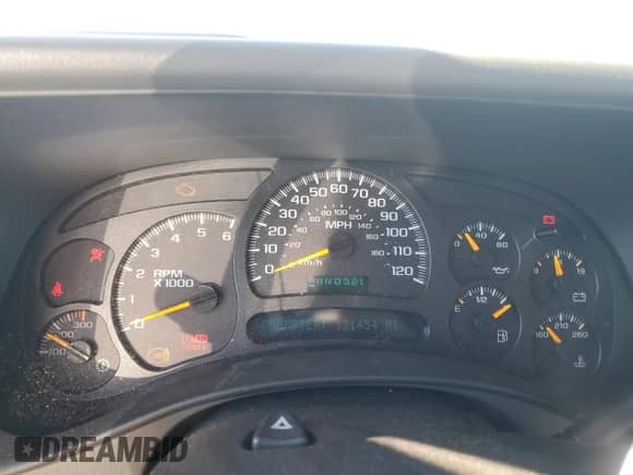 2005 Chevrolet Silverado 2500HD LT z VIN 1GCHC23U55F820552, wystawiony jako Copart lot #85942615 z przebiegiem 131 454 mil mil oraz Szkoda całkowita • Salvage title. Historia ofert i sprzedaży dostępna na DreamBid. Obrazek 9.