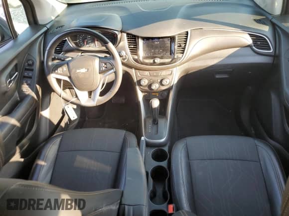 2021 Chevrolet Trax LT with VIN KL7CJPSM9MB376545, listed as a Copart auction lot 84871945 with 14,202 mi miles and Salvage title. Bid and sale history available at DreamBid. Image 8.