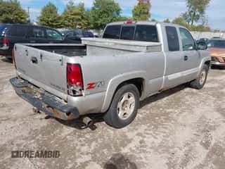 2005 Chevrolet Silverado 1500 Z71 z VIN 2GCEK19B651331610, wystawiony jako IAAI lot #43436522 z przebiegiem Nie podano mil oraz . Historia ofert i sprzedaży dostępna na DreamBid. Obrazek 4.