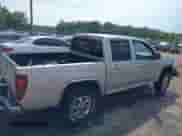 2011 Chevrolet Colorado 1LT z VIN 1GCHTCFEXB8131732, wystawiony jako IAAI lot #42595193 z przebiegiem 129 689 mil mil oraz . Historia ofert i sprzedaży dostępna na DreamBid. Obrazek 14.