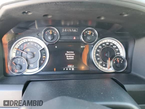 2017 Ram 1500 Big Horn z VIN 1C6RR6LG0HS542795, wystawiony jako Copart lot #81883225 z przebiegiem 47 298 mil mil oraz Szkoda całkowita • Salvage title. Historia ofert i sprzedaży dostępna na DreamBid. Obrazek 9.