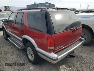 1997 Chevrolet Blazer LS z VIN 1GNDT13W5V2245085, wystawiony jako Copart lot #75058904 z przebiegiem 272 777 mil mil oraz Szkoda całkowita • Salvage title. Historia ofert i sprzedaży dostępna na DreamBid. Obrazek 2.