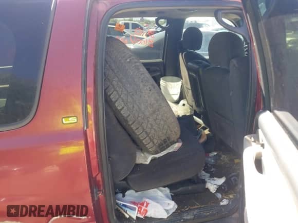 2002 Chevrolet Suburban LT z VIN 1GNFK16Z02J110518, wystawiony jako IAAI lot #42672175 z przebiegiem Nie podano mil oraz . Historia ofert i sprzedaży dostępna na DreamBid. Obrazek 8.