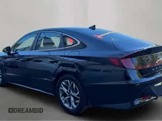 2022 Hyundai Sonata SEL z VIN KMHL14JA8NA213980, wystawiony jako Copart lot #86599645 z przebiegiem 65 240 mil mil oraz Czysty tytuł • Clean title. Historia ofert i sprzedaży dostępna na DreamBid. Obrazek 3.