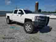 2015 Chevrolet Silverado 2500HD Work Truck z VIN 1GC1KUEG7FF663731, wystawiony jako Copart lot #57123715 z przebiegiem 167 082 mil mil oraz Szkoda całkowita • Salvage title. Historia ofert i sprzedaży dostępna na DreamBid. Obrazek 4.