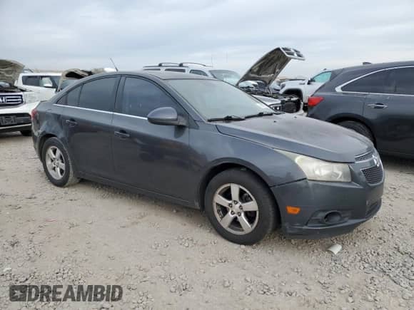 2013 Chevrolet Cruze 1LT z VIN 1G1PC5SB8D7149330, wystawiony jako Copart lot #81519235 z przebiegiem 155 962 mil mil oraz Czysty tytuł • Clean title. Historia ofert i sprzedaży dostępna na DreamBid. Obrazek 4.