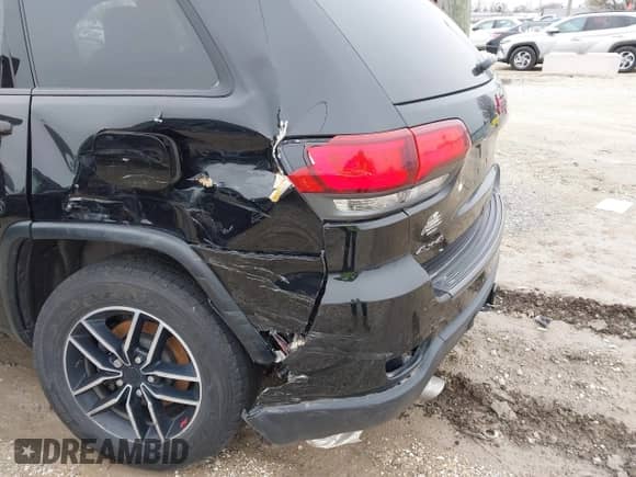 2019 Jeep Grand Cherokee Trailhawk z VIN 1C4RJFLT3KC554292, wystawiony jako IAAI lot #41953049 z przebiegiem 31 672 mil mil oraz . Historia ofert i sprzedaży dostępna na DreamBid. Obrazek 6.