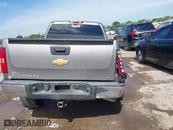 2012 Chevrolet Silverado 1500 LS z VIN 3GCPCREA0CG269854, wystawiony jako IAAI lot #42355788 z przebiegiem 171 944 mil mil oraz . Historia ofert i sprzedaży dostępna na DreamBid. Obrazek 16.