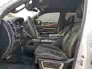 2023 Ram 1500 Laramie z VIN 1C6SRFJTXPN525856, wystawiony jako Copart lot #68310235 z przebiegiem 48 702 mil mil oraz Szkoda całkowita • Salvage title. Historia ofert i sprzedaży dostępna na DreamBid. Obrazek 7.