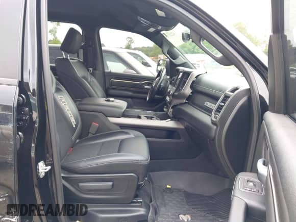 2020 Ram 1500 Rebel z VIN 1C6SRFLT7LN196248, wystawiony jako IAAI lot #42221745 z przebiegiem 40 860 mil mil oraz . Historia ofert i sprzedaży dostępna na DreamBid. Obrazek 5.