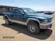 1999 Dodge Dakota SLT z VIN 1B7GG22Y6XS255372, wystawiony jako Copart lot #60740725 z przebiegiem 134 980 mil mil oraz Szkoda całkowita • Salvage title. Historia ofert i sprzedaży dostępna na DreamBid. Obrazek 4.