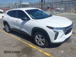 2025 Chevrolet Trax LS с VIN KL77LFEPXSC223210, выставлен на аукционе IAAI как лот 42852006 с пробегом 21 384 миль миль и . История ставок и продаж доступна на DreamBid. Изображение 1.