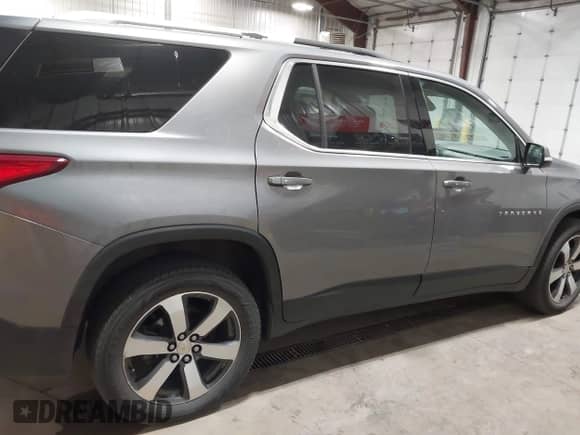 2018 Chevrolet Traverse LT z VIN 1GNEVHKW4JJ111323, wystawiony jako IAAI lot #43171207 z przebiegiem 225 664 mil mil oraz . Historia ofert i sprzedaży dostępna na DreamBid. Obrazek 13.