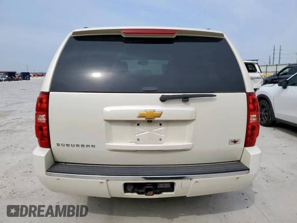 2014 Chevrolet Suburban LTZ with VIN 1GNSKKE79ER231994, listed as a Copart auction lot 71830095 with 152,865 mi miles and Clean title. Bid and sale history available at DreamBid. Image 6.