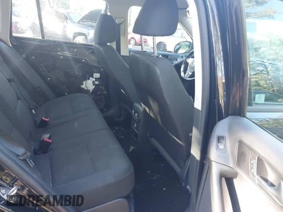 2015 Volkswagen Tiguan S z VIN WVGAV7AX3FW583711, wystawiony jako IAAI lot #43437551 z przebiegiem 213 857 mil mil oraz . Historia ofert i sprzedaży dostępna na DreamBid. Obrazek 8.