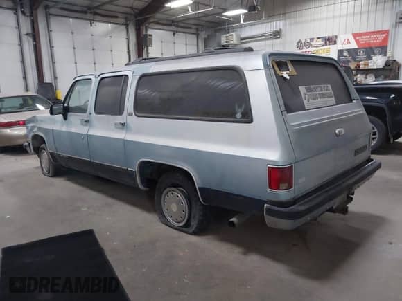 1990 Chevrolet Suburban с VIN 1GNER16K8LF134709, выставлен на аукционе IAAI как лот 42198031 с пробегом 277 772 миль миль и . История ставок и продаж доступна на DreamBid. Изображение 3.