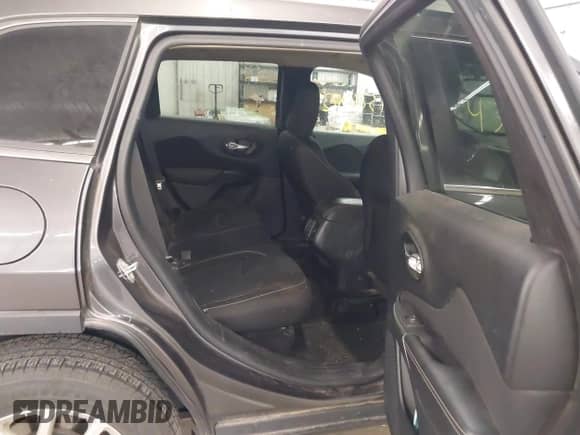 2016 Jeep Cherokee Latitude с VIN 1C4PJMCS1GW304168, выставлен на аукционе IAAI как лот 43262739 с пробегом 134 243 миль миль и . История ставок и продаж доступна на DreamBid. Изображение 8.