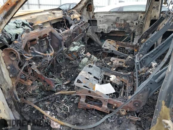 2013 Chevrolet Silverado 1500 LTZ z VIN 1GCRKTE71DZ389211, wystawiony jako Copart lot #57705475 z przebiegiem Nie podano mil oraz Nie do naprawy • Non repairable. Historia ofert i sprzedaży dostępna na DreamBid. Obrazek 7.