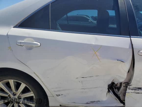 2012 Toyota Camry XLE z VIN 4T1BD1FK8CU022512, wystawiony jako Copart lot #82413865 z przebiegiem Nie podano mil oraz Szkoda całkowita • Salvage title. Historia ofert i sprzedaży dostępna na DreamBid. Obrazek 10.