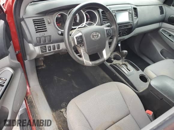 2015 Toyota Tacoma PreRunner z VIN 5TFTX4GNXFX045089, wystawiony jako Copart lot #61081205 z przebiegiem 59 153 mil mil oraz Szkoda całkowita • Salvage title. Historia ofert i sprzedaży dostępna na DreamBid. Obrazek 8.