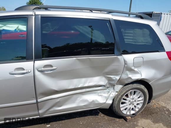 2010 Toyota Sienna XLE с VIN 5TDYK4CC3AS293739, выставлен на аукционе IAAI как лот 43270576 с пробегом 119 458 миль миль и . История ставок и продаж доступна на DreamBid. Изображение 6.