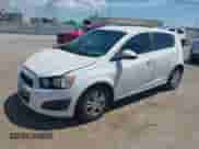 2012 Chevrolet Sonic LT z VIN 1G1JC6SB0C4206096, wystawiony jako IAAI lot #42799234 z przebiegiem 154 255 mil mil oraz . Historia ofert i sprzedaży dostępna na DreamBid. Obrazek 2.