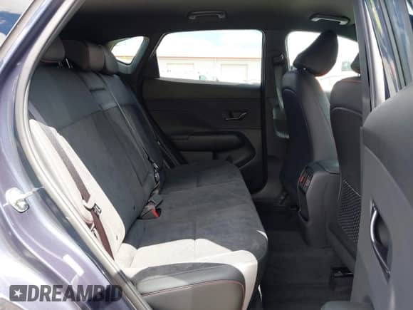 2025 Hyundai Kona N Line S z VIN KM8HBCA33SU190777, wystawiony jako IAAI lot #42639810 z przebiegiem 6 167 mil mil oraz . Historia ofert i sprzedaży dostępna na DreamBid. Obrazek 8.