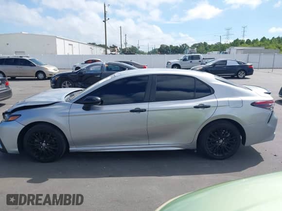 2021 Toyota Camry SE with VIN 4T1G11AK2MU445593, listed as a IAAI auction lot 43385464 with 57,907 mi miles and . Bid and sale history available at DreamBid. Image 14.