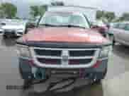 2010 Dodge Dakota Bighorn/Lonestar z VIN 1D7CE3GK7AS130683, wystawiony jako Copart lot #51154725 z przebiegiem 111 283 mil mil oraz Szkoda całkowita • Salvage title. Historia ofert i sprzedaży dostępna na DreamBid. Obrazek 5.