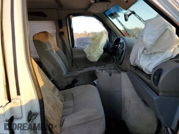 2000 Ford Econoline Cargo Recreational with VIN 1FDRE14L0YHC03661, listed as a Copart auction lot 89268275 with 277,787 mi miles and Clean title. Bid and sale history available at DreamBid. Image 7.