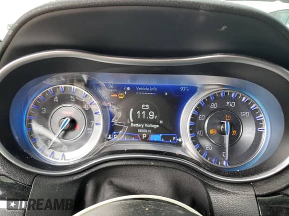 2021 Chrysler 300 S z VIN 2C3CCABGXMH660590, wystawiony jako Copart lot #67189925 z przebiegiem 66 939 mil mil oraz Szkoda całkowita • Salvage title. Historia ofert i sprzedaży dostępna na DreamBid. Obrazek 9.