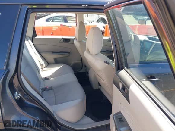 2013 Subaru Forester X z VIN JF2SHABC7DH434939, wystawiony jako IAAI lot #42971297 z przebiegiem 169 004 mil mil oraz . Historia ofert i sprzedaży dostępna na DreamBid. Obrazek 8.