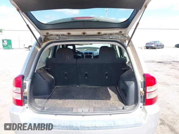2008 Jeep Compass Sport с VIN 1J8FT47058D735438, выставлен на аукционе IAAI как лот 42367909 с пробегом 177 453 миль миль и . История ставок и продаж доступна на DreamBid. Изображение 17.
