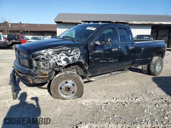 2004 Dodge 3500 SLT z VIN 3D7MU48C84G105257, wystawiony jako Copart lot #46913865 z przebiegiem 241 840 mil mil oraz Szkoda całkowita • Salvage title. Historia ofert i sprzedaży dostępna na DreamBid. Obrazek 1.
