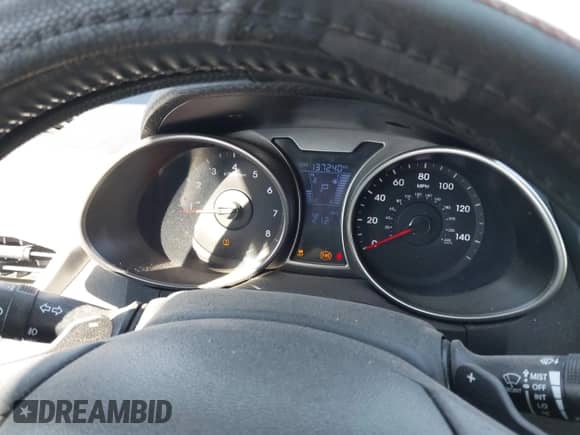 2012 Hyundai Veloster w/Black Int z VIN KMHTC6AD3CU053566, wystawiony jako IAAI lot #43349585 z przebiegiem 137 240 mil mil oraz . Historia ofert i sprzedaży dostępna na DreamBid. Obrazek 7.