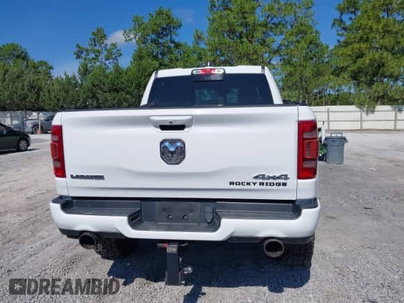 2022 Ram 1500 Laramie z VIN 1C6SRFJT2NN111032, wystawiony jako IAAI lot #42948075 z przebiegiem 139 700 mil mil oraz . Historia ofert i sprzedaży dostępna na DreamBid. Obrazek 17.